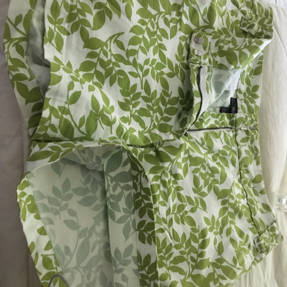Shorts - Picture 3 of 7